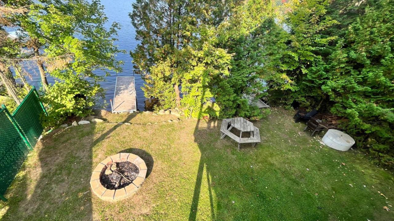 Rustic Waterfront Chalet Panoramic View And Spa Chertsey Extérieur photo