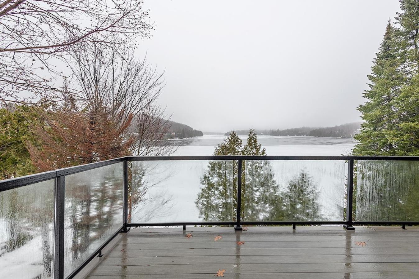 Rustic Waterfront Chalet Panoramic View And Spa Chertsey Extérieur photo