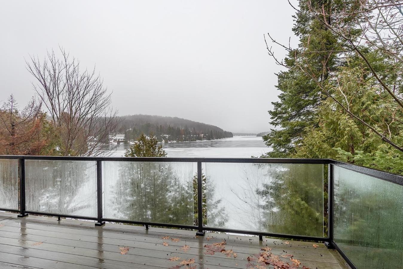 Rustic Waterfront Chalet Panoramic View And Spa Chertsey Extérieur photo