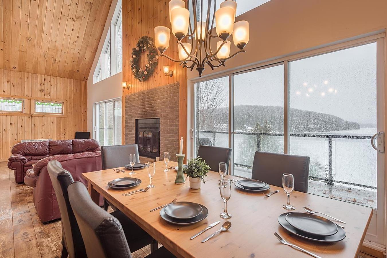 Rustic Waterfront Chalet Panoramic View And Spa Chertsey Extérieur photo