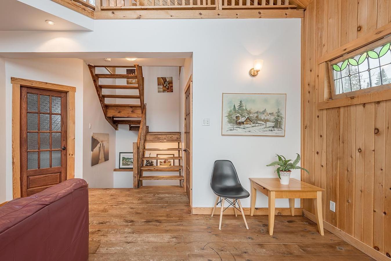 Rustic Waterfront Chalet Panoramic View And Spa Chertsey Extérieur photo