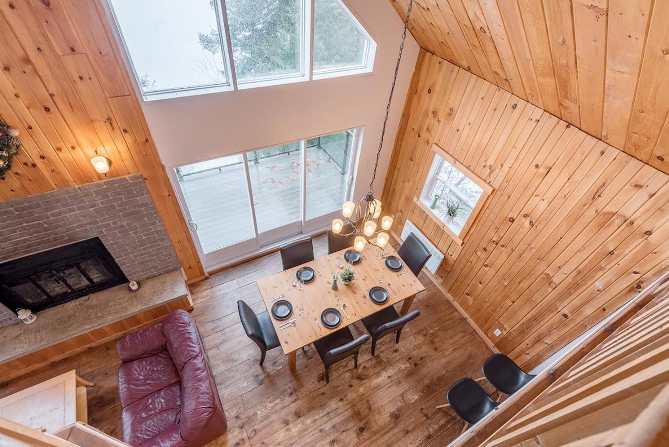 Rustic Waterfront Chalet Panoramic View And Spa Chertsey Extérieur photo