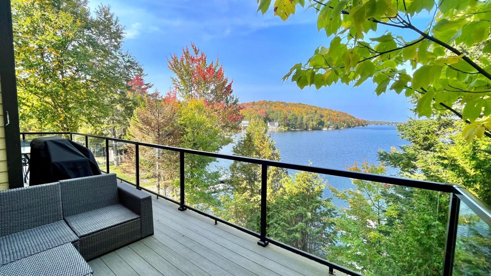 Rustic Waterfront Chalet Panoramic View And Spa Chertsey Extérieur photo